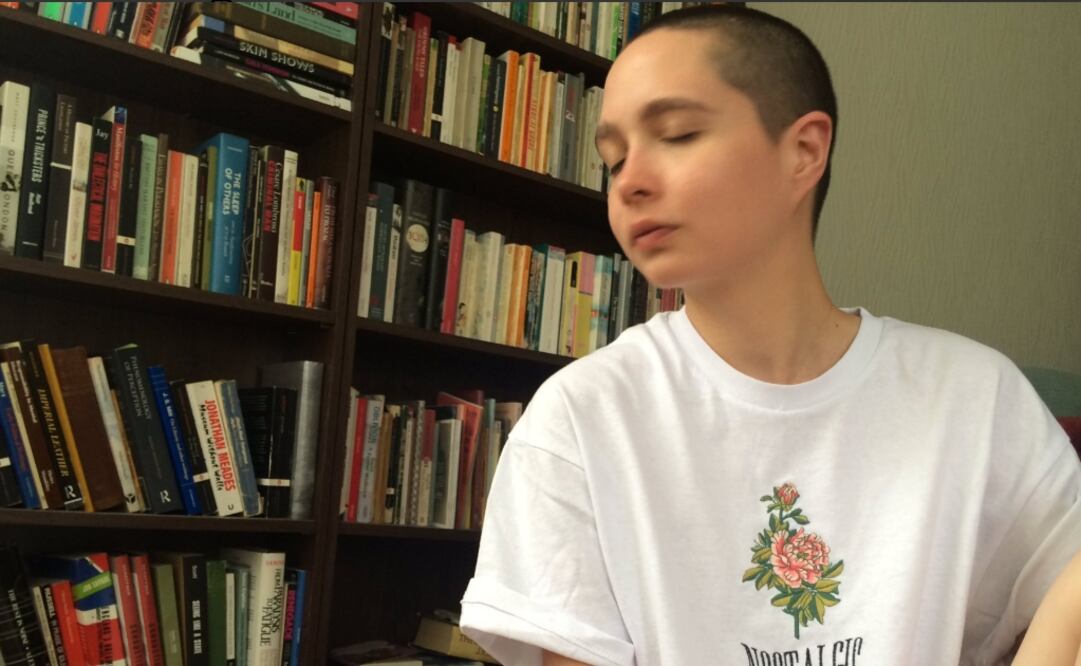 La poeta británica Amy K Blakemore acusó al editor Donald Futers por acoso sexual. Foto: Amy K Blakemore / Twitter