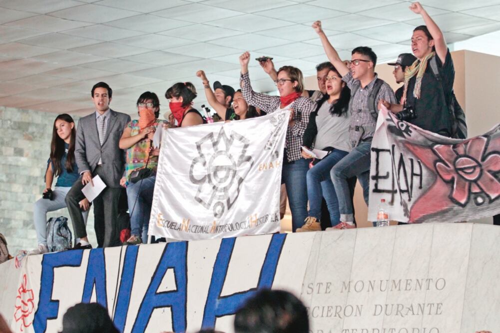 Tras 21 horas, acabó la segunda reunión de la Asamblea Interuniversitaria en el auditorio Román Piña Chan, de la Escuela Nacional de Antropología e Historia. (ARCHIVO EL UNIVERSAL)