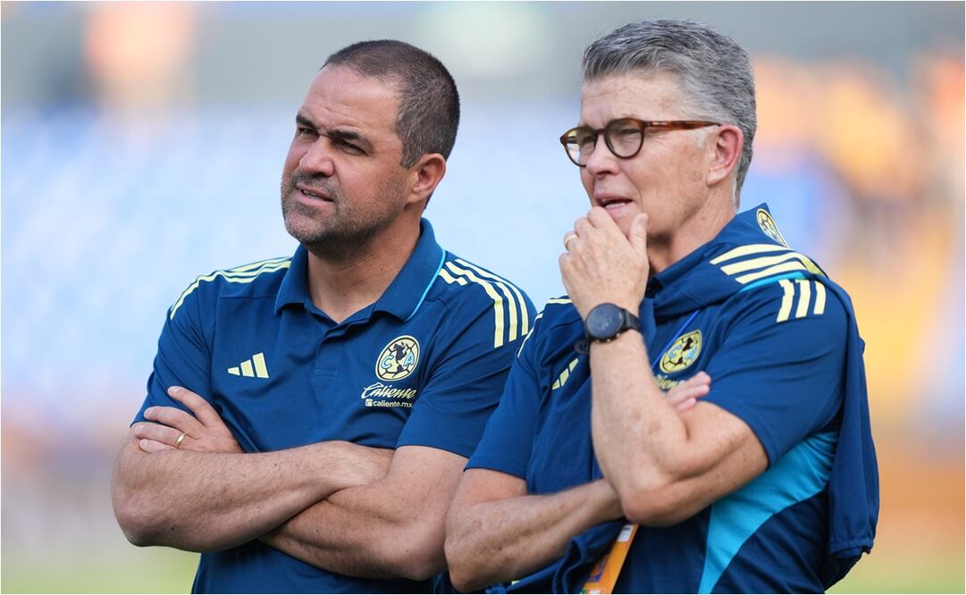 André Jardine y Héctor González Iñárritu, previo a un partido del América. FOTO: IMAGO7