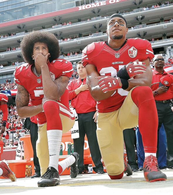Kaepernick y Reid dejaron los honores por el racismo policiaco (MARCIO JOSÉ SÁNCHEZ. AP)