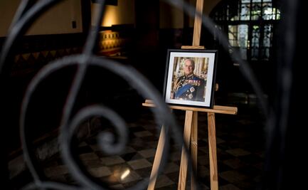 Príncipes Guillermo y Enrique rinden homenaje a su abuelo Felipe