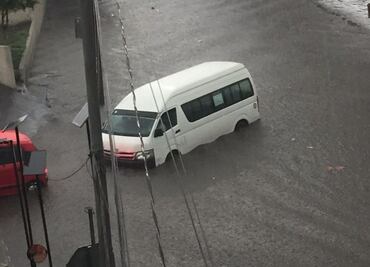 Lluvia provoca inundaciones en Tultitlán y Coacalco