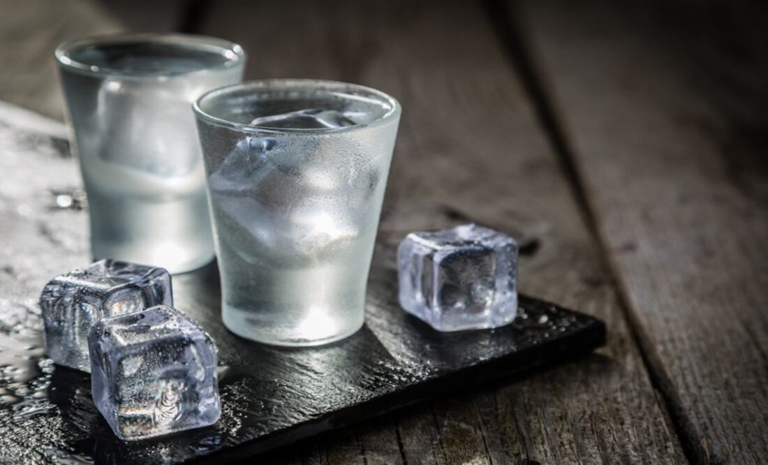 El vodka es un destilado de granos de origen ruso (Foto Istock)