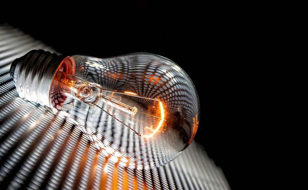 En México, la Comisión Federal de Electricidad (CFE) es la que encargada de proveer energía eléctrica a la nación y la misma compañía ha puesto al servicio de los usuarios una herramienta que sin duda te ayudará a medir el consumo de luz