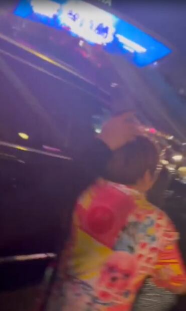 Luis Miguel saluda a sus fans tras concierto. / Foto: Captura de video.