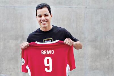 Omar Bravo se niega al retiro