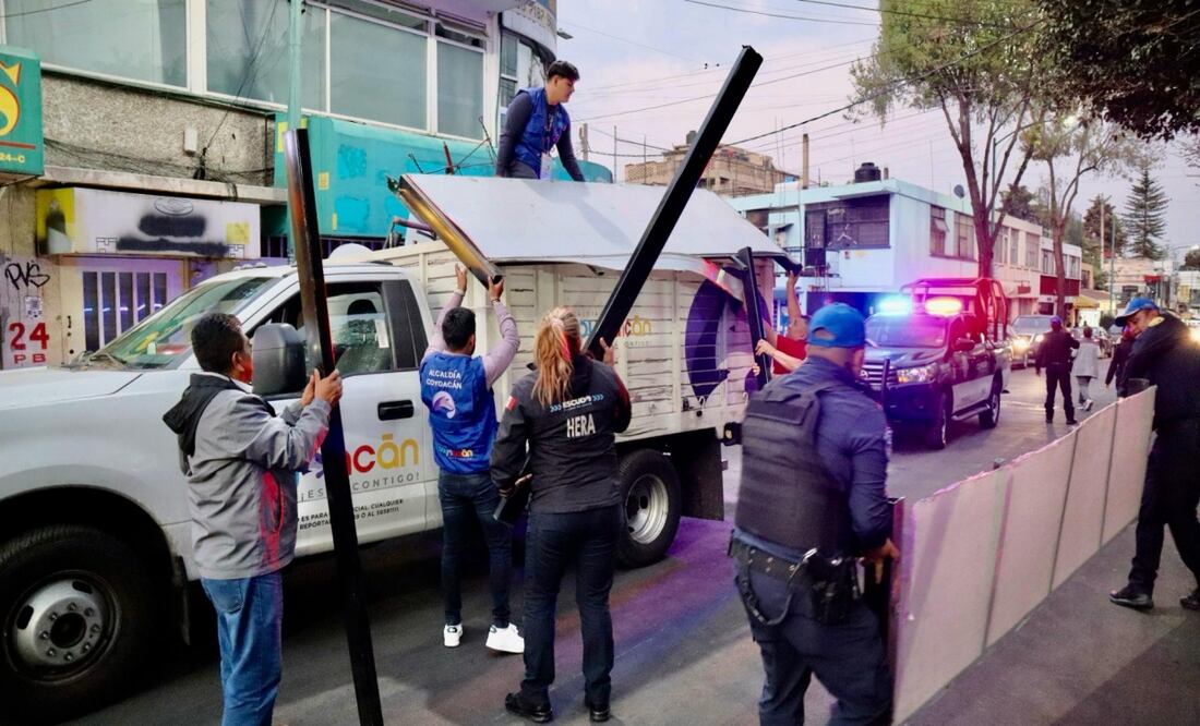 Coyoacán recupera espacios públicos cerca de CU; retiran objetos y refrigeradores con conexión irregular. Foto: Especial