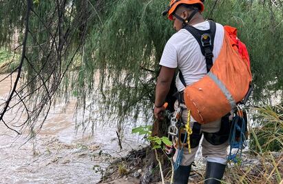 Hombre es succionado por alcantarilla cuando ayudaba a conductor varado en encharcamiento en Tuxtla