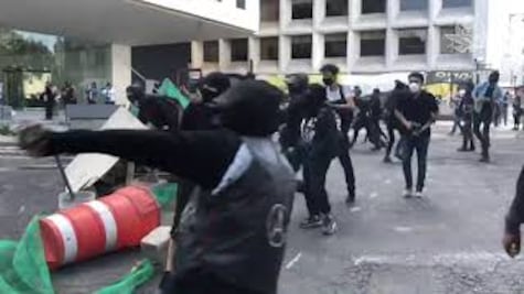Lanzan piedras a policías en protestas por Giovanni López y Floyd en CDMX