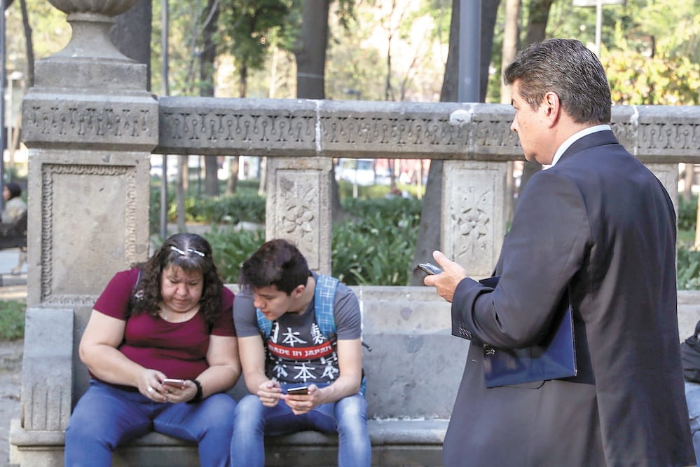 Las telefónicas buscan usar infraestructura de América Móvil para no duplicar redes existentes, y llegar a usuarios finales más rápido. ARCHIVO EL UNIVERSAL