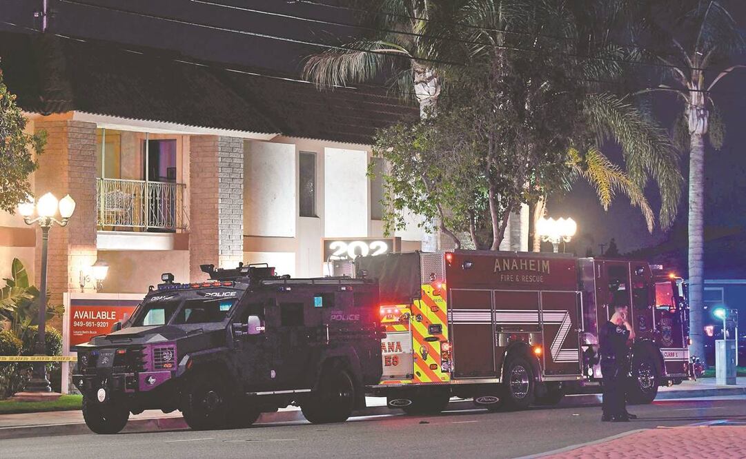 El tiroteo en Orange atrajo una fuerte presencia policial. Foto: Patrick Fallon/ AFP.