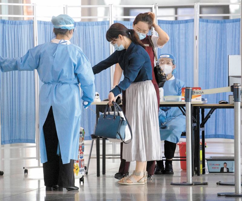 IATA plantea que las pruebas de Covid-19 sean realizadas por personal sanitario y se apliquen 24 horas antes del vuelo. NG HAN GUAN. AP