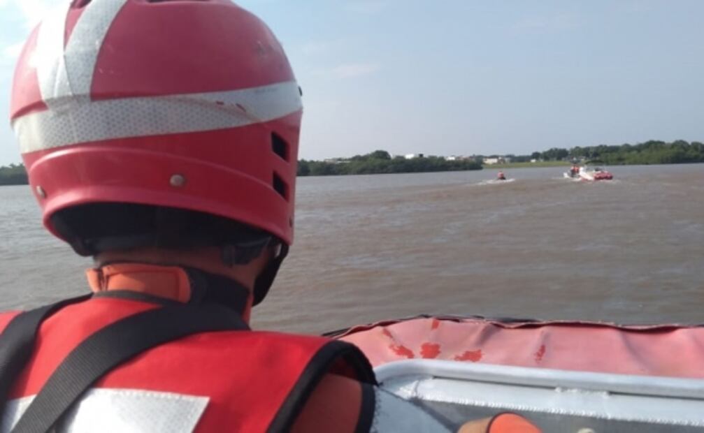 Rescatan a seis personas en costas de Veracruz