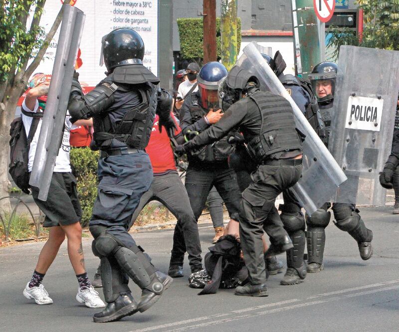 El 5 de junio policías disolvieron una manifestación por la fuerza. ARCHIVO EL UNIVERSAL