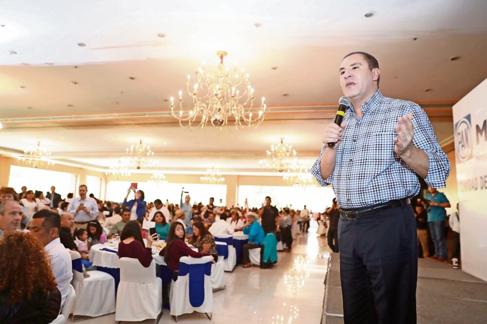 El panista Rafael Moreno Valle sostuvo que temas complejos como el aborto y la despenalización de la marihuana deben definirse en los congresos estatales (IVÁN STEPHENS. EL UNIVERSAL)