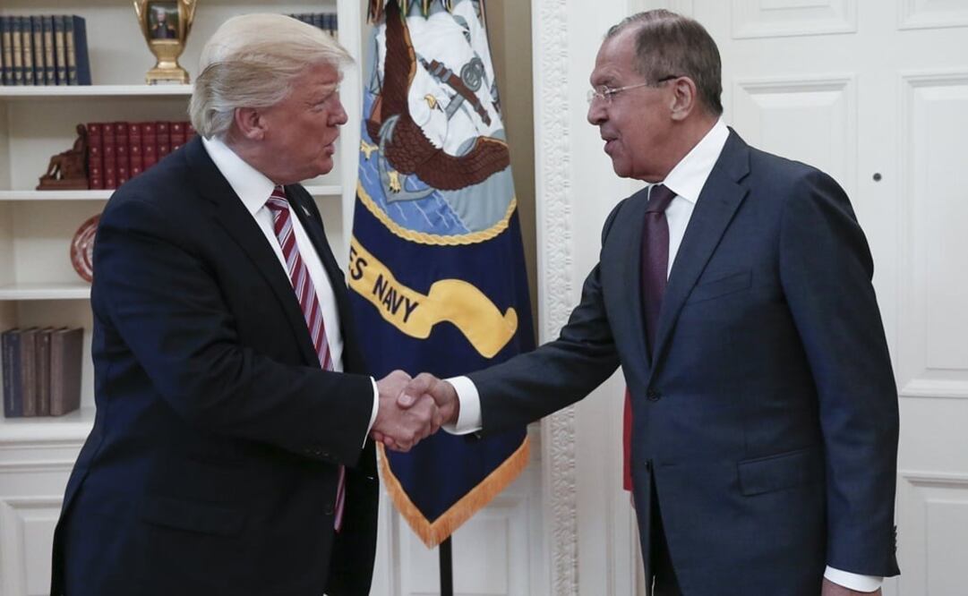 El presidente de EU, Donald Trump, se reunió hace unos días con el ministro ruso de Exteriores, Serguéi Lavrov (Foto: EFE)