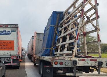 Caos vehicular en la carretera Mérida-Campeche
