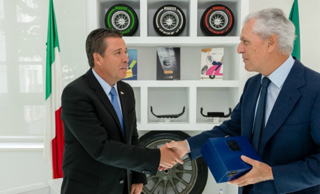 Gobernador de Guanajuato visita la matriz de Pirelli