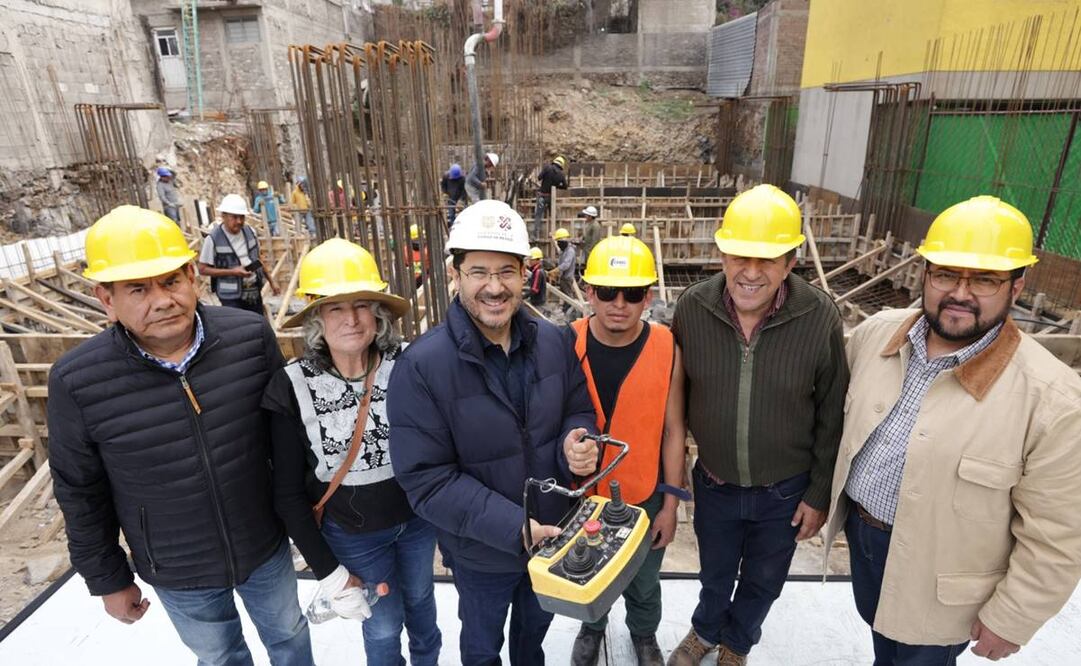 El Jefe de Gobierno activó el proceso de colocación de losa de cimentación del nuevo edificio / Foto: Especial