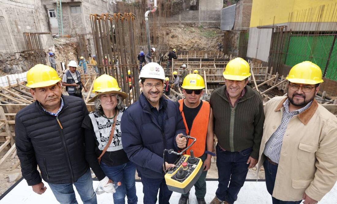 El Jefe de Gobierno activó el proceso de colocación de losa de cimentación del nuevo edificio / Foto: Especial