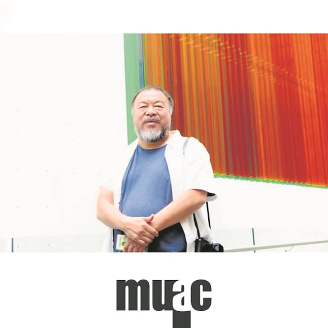 Ai Weiwei, ante el mural del venezolano Carlos Cruz-Díez, en el MUAC (INSTAGRAM Y FACEBOOK)