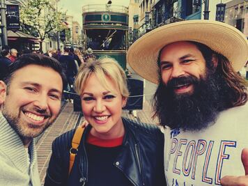 ¿Te sientes solo? Contrata a un paseador de personas