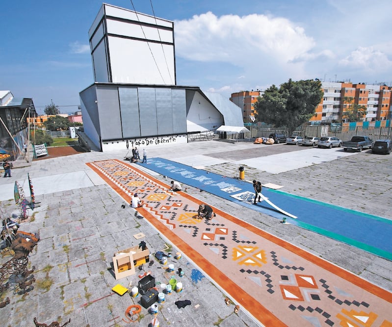 Las partes de la instalación se fabrican en el Faro de Oriente, ubicado en la alcaldía Iztapalapa, para después montarlas en la plancha del Zócalo. Foto: ESPECIAL