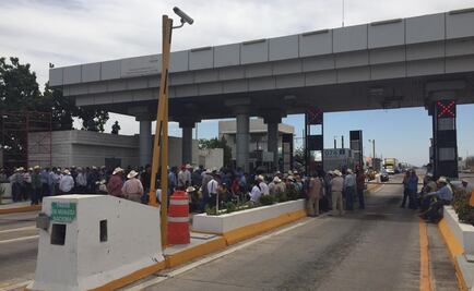 Productores de maíz blanco bloquean carretera México-Nogales