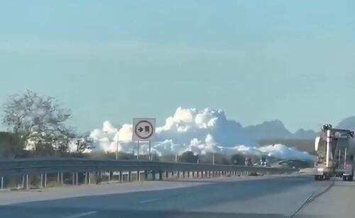 Guaymas-Hermosillo Highway Closed After Ammonia Tanker Overturns; Intoxicated Individuals Reported
