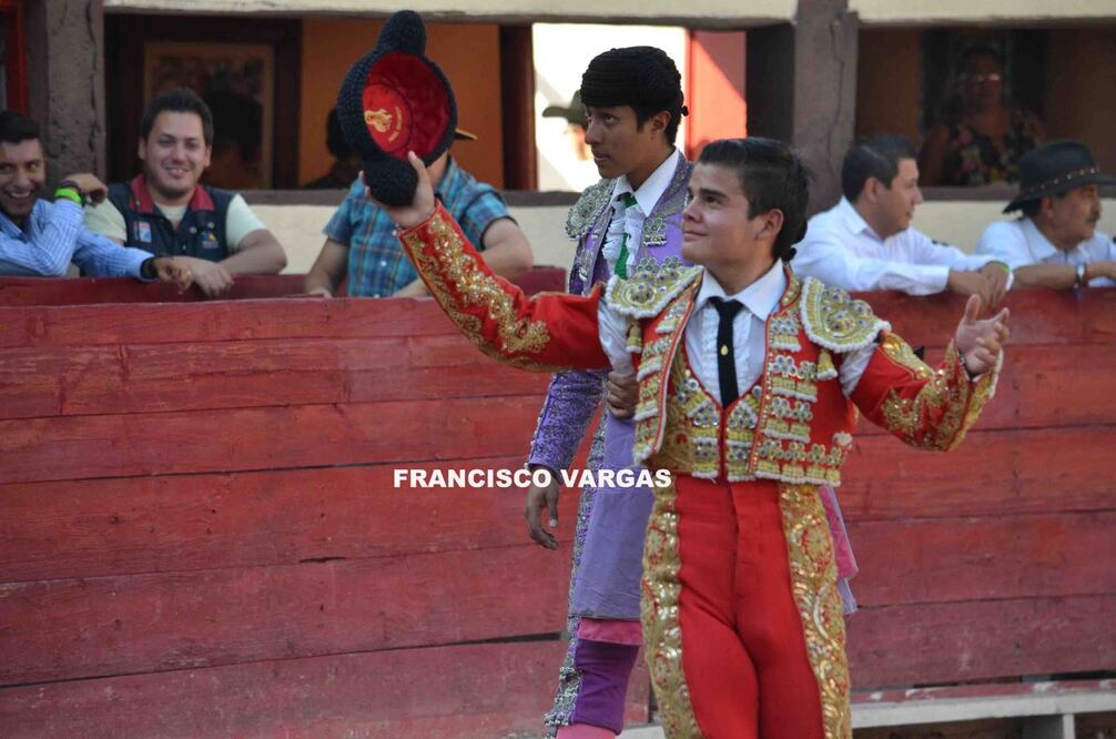 Román Martínez y Ángel Escobedo fueron los novilleros que encabezaron el último cartel en la plaza Fermín Espinosa “Armillita” (CORTESÍA FRANCISCO VARGAS)