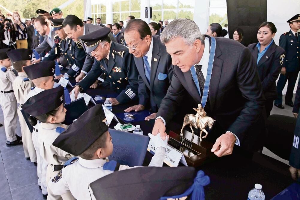 El gobernador de Puebla, José Antonio Gali Fayad, recibió la presea General Ignacio Zaragoza, por su entrega y trayectoria al servicio de la patria. 