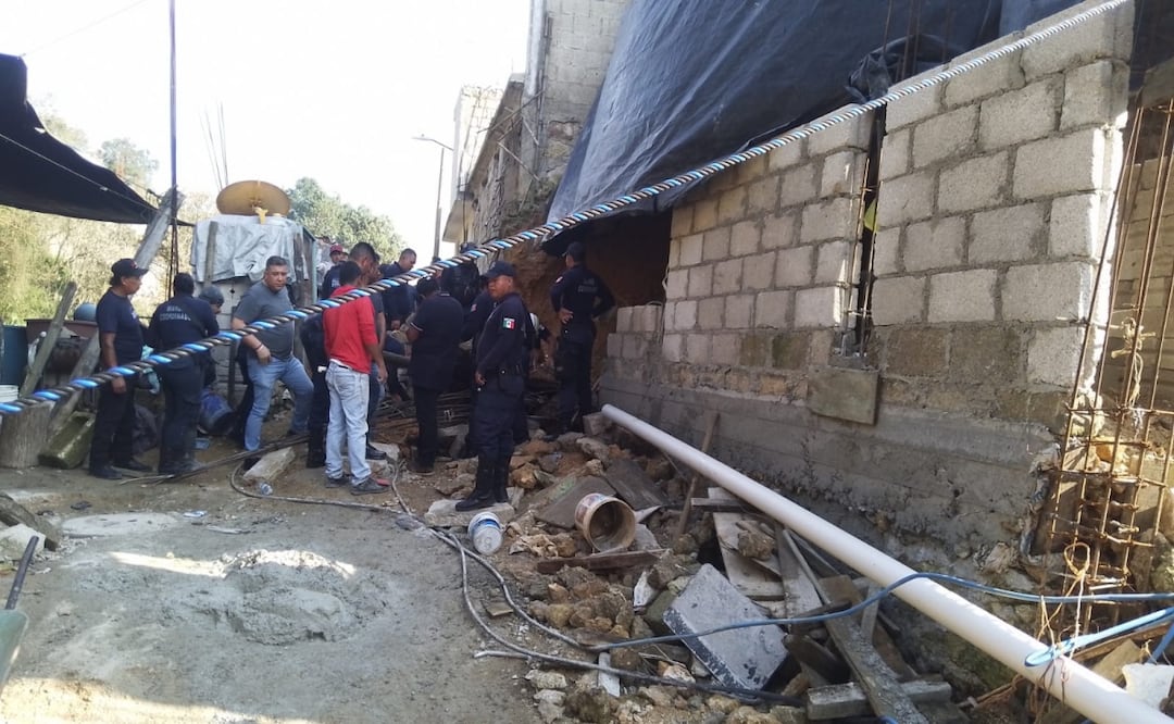 Derrumbe de muro deja cuatro heridos en Zacualtipán, Hidalgo; vecinos advierten riesgos por falta de reubicación. Foto: Especial