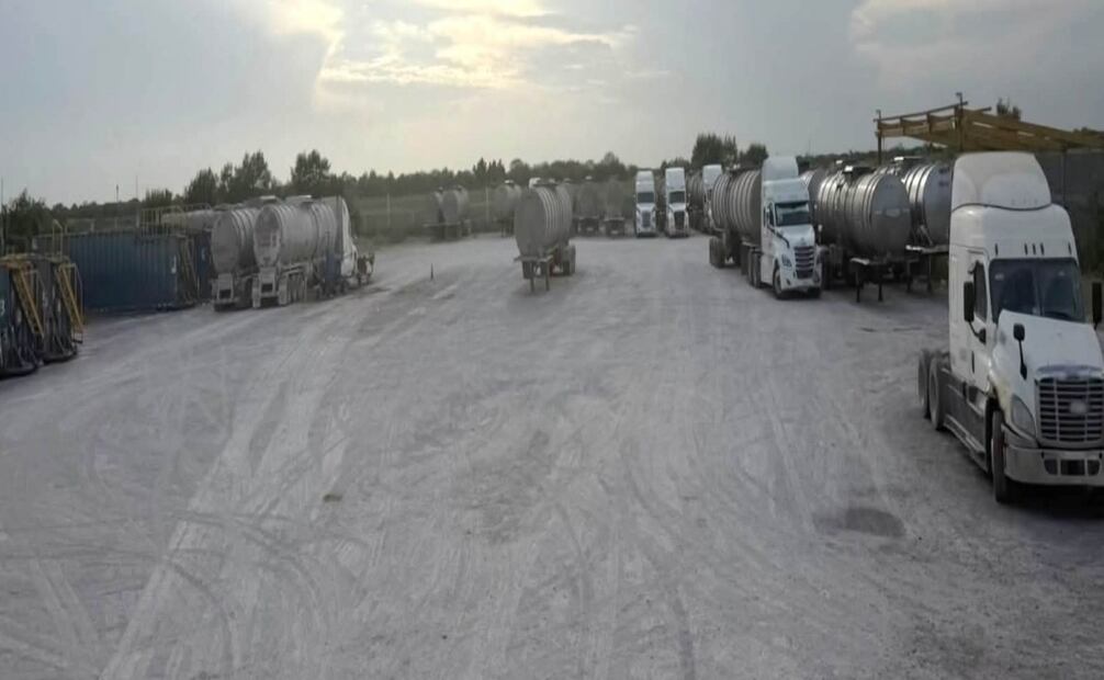Autoridades aseguran 485 mil litros de hidrocarburo en Tamaulipas; hay 7 detenidos.
Foto: Especial.