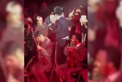 ¿Se le pasaron las copas a Alejandro Fernández?