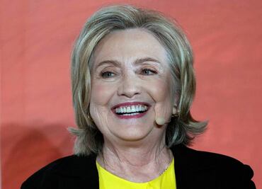 Hillary Clinton desata polémica al felicitar “al novio de Taylor Swift” tras triunfo en Super Bowl