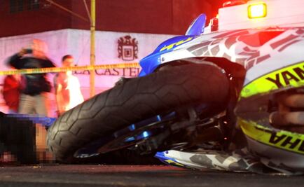 Motociclista muere atropellado por microbús que echaba "carreritas"