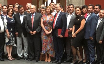 SNTE y AMLO plantean que entrega de plazas premie el mérito académico 