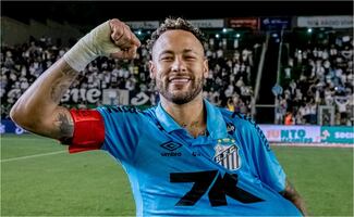 Un triplete de Neymar aleja al Santos de la zona del descenso