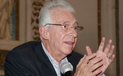 ¿Quién es Ricardo Valero, el embajador que aparece robando un libro?