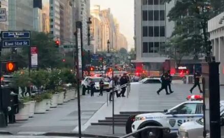 Se registra tiroteo dentro de edificio de oficinas en el centro de Manhattan; mueren 5 personas, incluido un policía