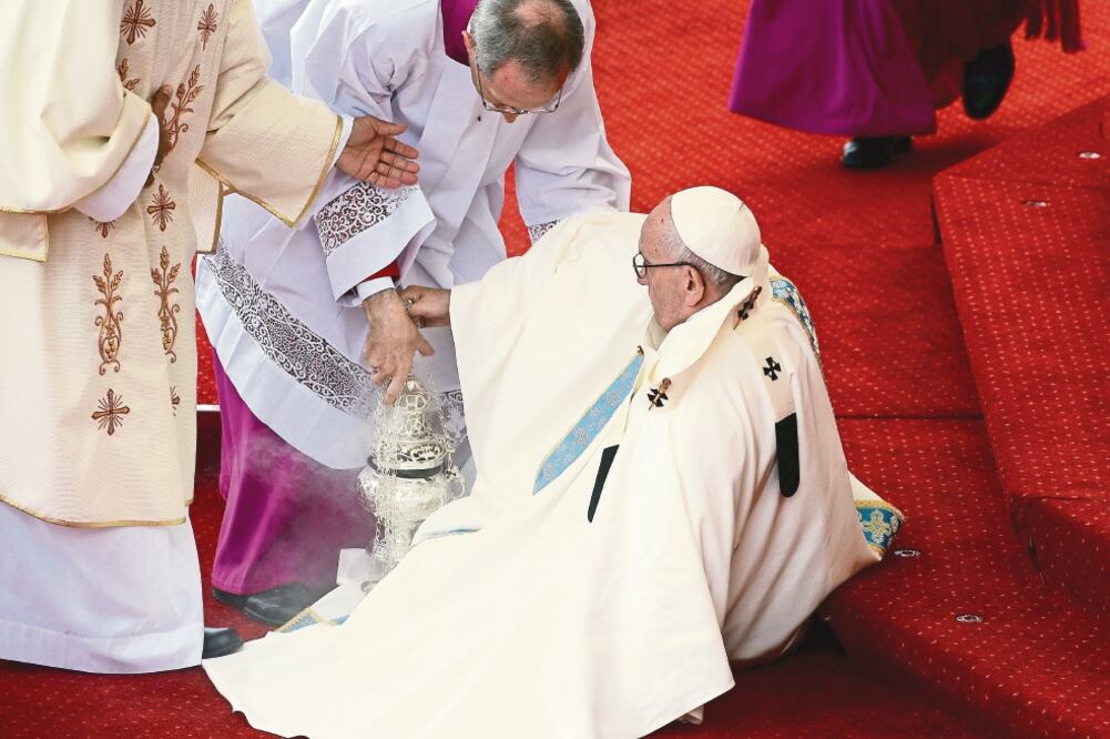 No tiren la toalla: Papa a jóvenes