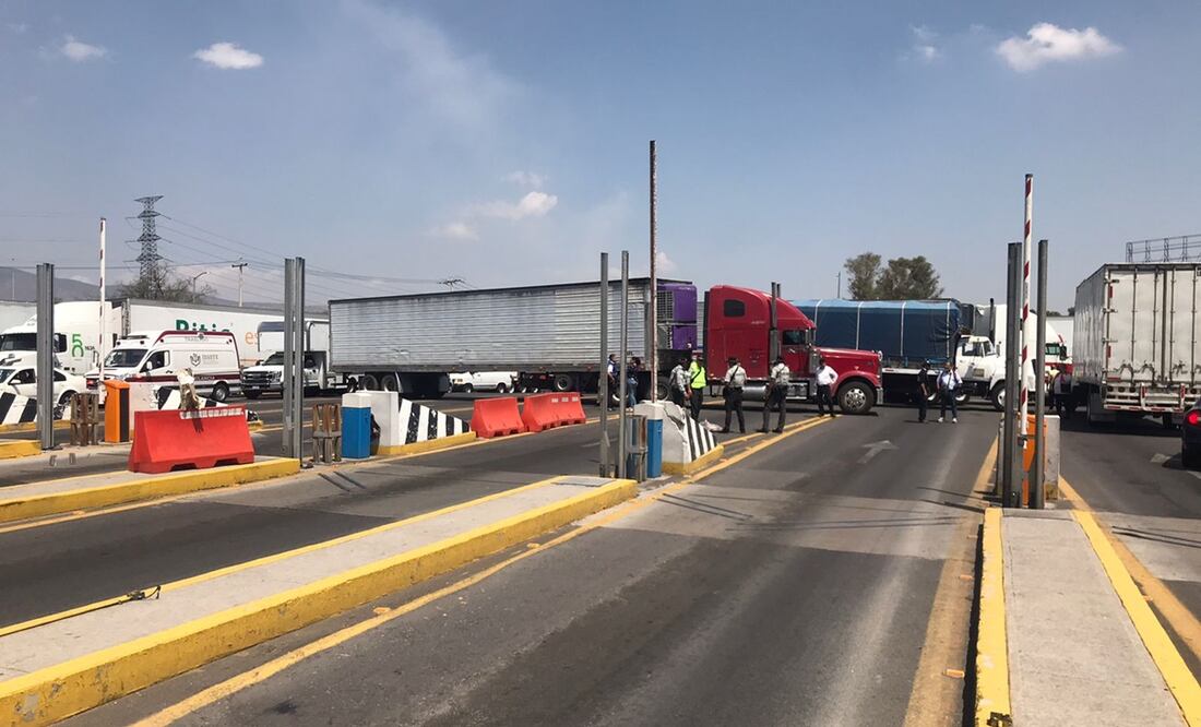 Bloqueo en la Autopista México-Querétaro. Foto: Francisco Rodríguez / EL UNIVERSAL
