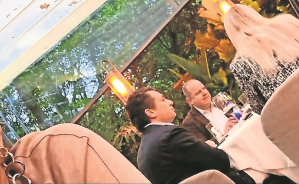 Lozoya cambió el traje sastre por el uniforme beige