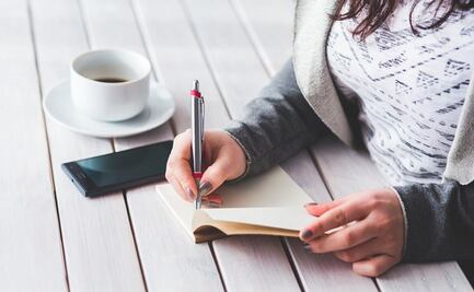 Escritora finge su muerte y después "reaparece" en Facebook; genera indignación