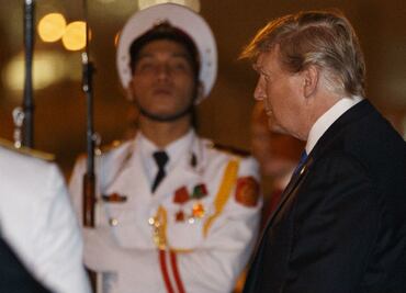 Trump llega a Vietnam para cumbre con líder norcoreano Kim Jong Un