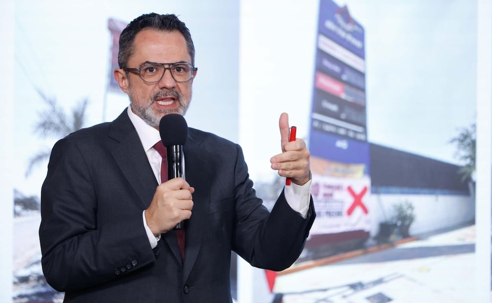 Iván Escalante, titular de Profeco, en la conferencia matutina de la presidenta Claudia Sheinbaum Pardo el 27 de abril de 2026. Foto: Diego Simón / EL UNIVERSAL
