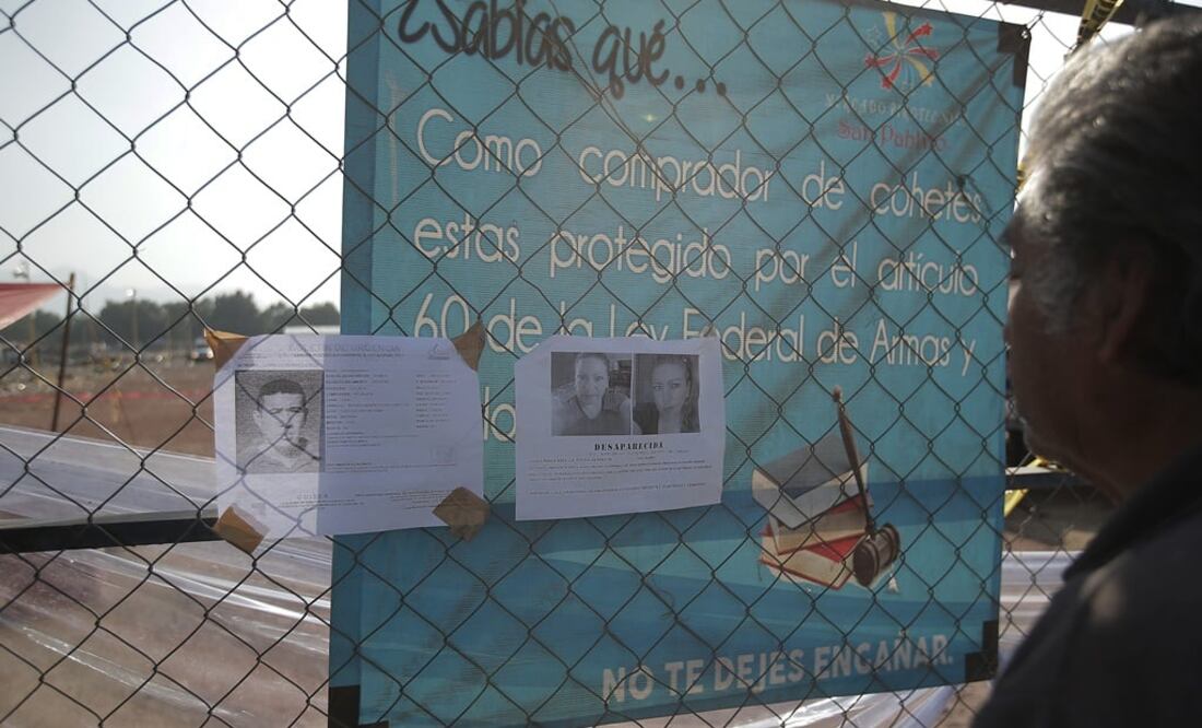 En las inmediaciones del predio del tianguis de San Pablito aún permanecen carteles de personas reportadas como desaparecidas. /Alejandro Acosta - EL UNIVERSAL