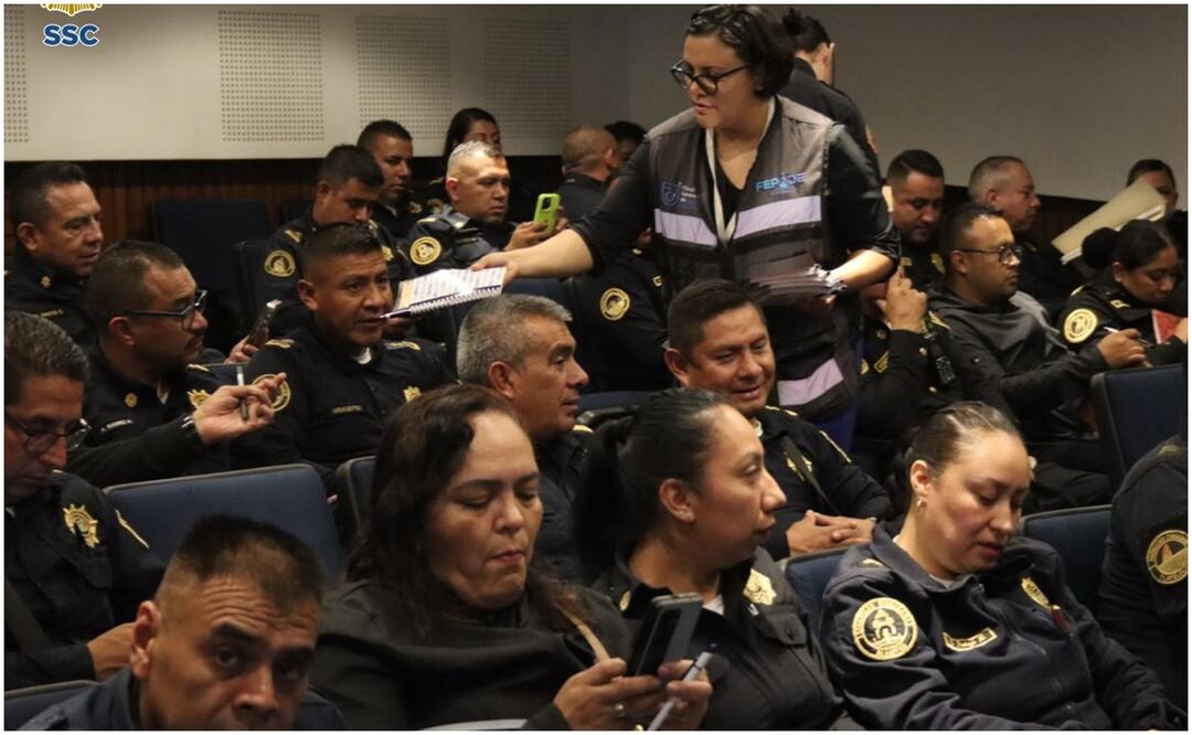 Marcela Figueroa Franco, subsecretaria de Desarrollo Institucional, en coordinación con Roberto Vargas Contreras, Fiscal de Investigación de Delitos Electorales, adscrito a la Fiscalía Especializada de Delitos Electorales de la FEPADE, dieron una capacitación sobre los delitos electorales, al personal de la Secretaría de Seguridad Ciudadana (SSC) la cual busca dotar de herramientas que les ayuden a resolver delitos electorales. Foto: Especial
