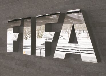 En 10 años de fichajes se pagaron más de 48 mil millones de dólares, revela informe de la FIFA