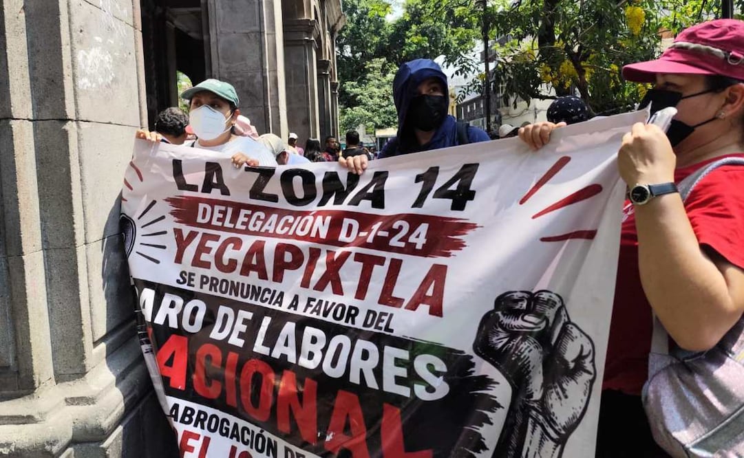 Maestros de la CNTE irrumpen en evento de Margarita González; exigen diálogo sobre la Ley del ISSSTE.
Foto: Especial.